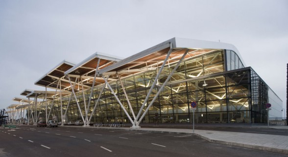 Zaragoza Airport design by Vidal y Asociados arquitectos